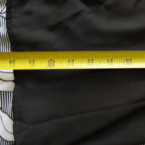 Black lace and flowy fabric sleeveless top. Size small. - Picture 5 of 12